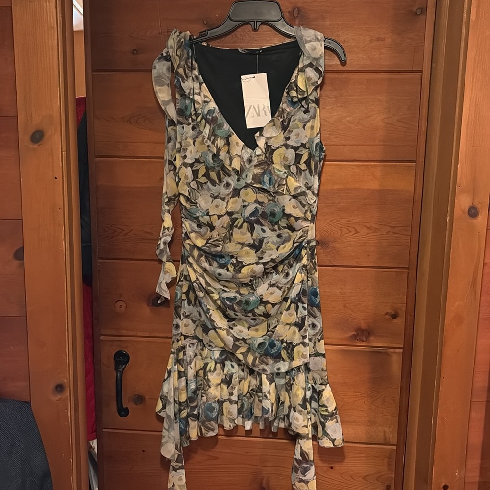 Floral Zara V-Neck Sleeveless Dress